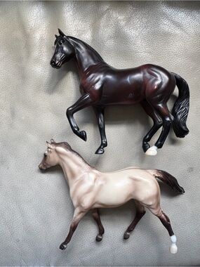 Breyer Molding  Horses Brown & Ruffian Mold Sport Horse Family lot of 2